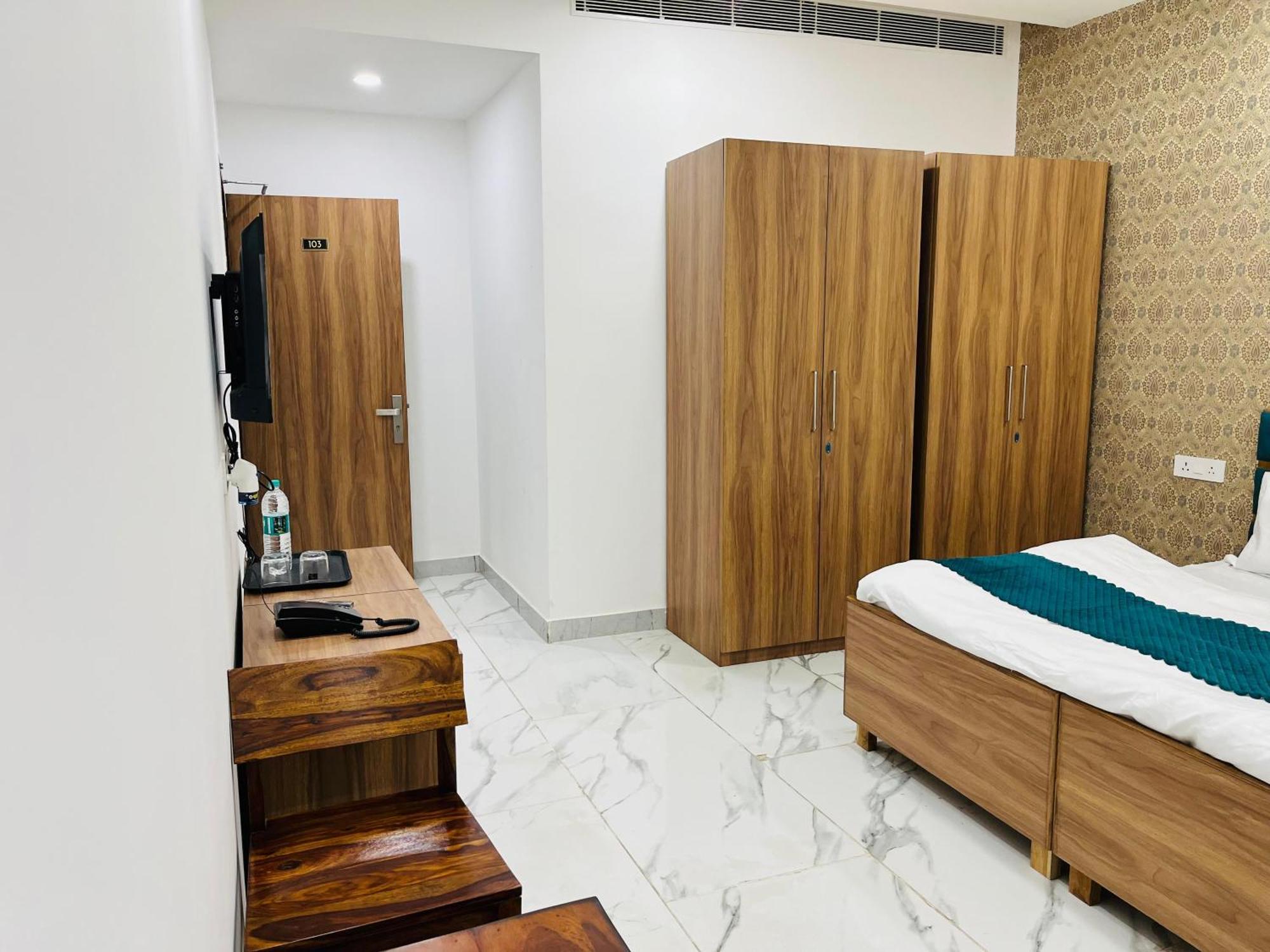 Townhouse Happy Habitat Guest House Greater Noida Esterno foto