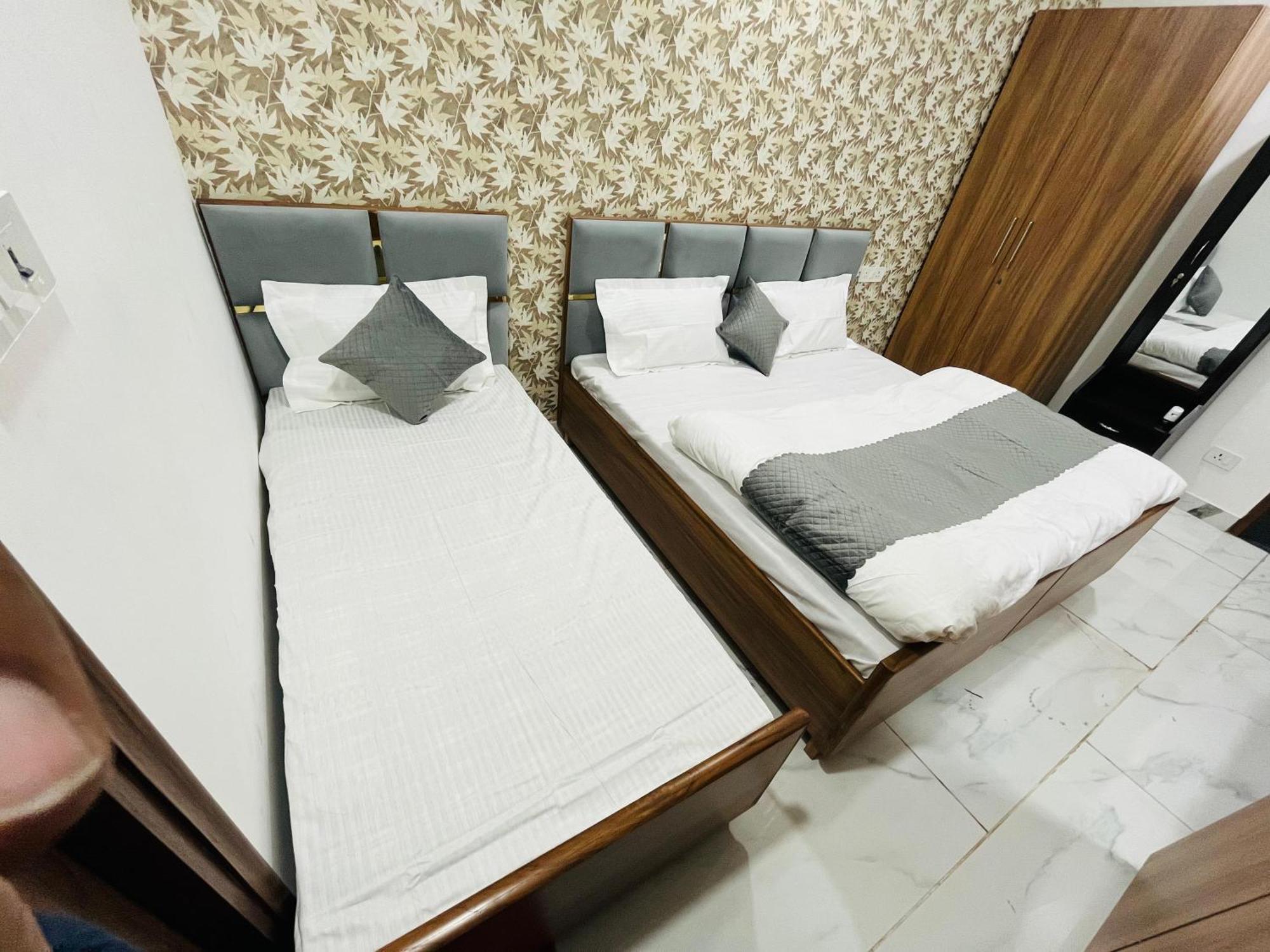 Townhouse Happy Habitat Guest House Greater Noida Esterno foto