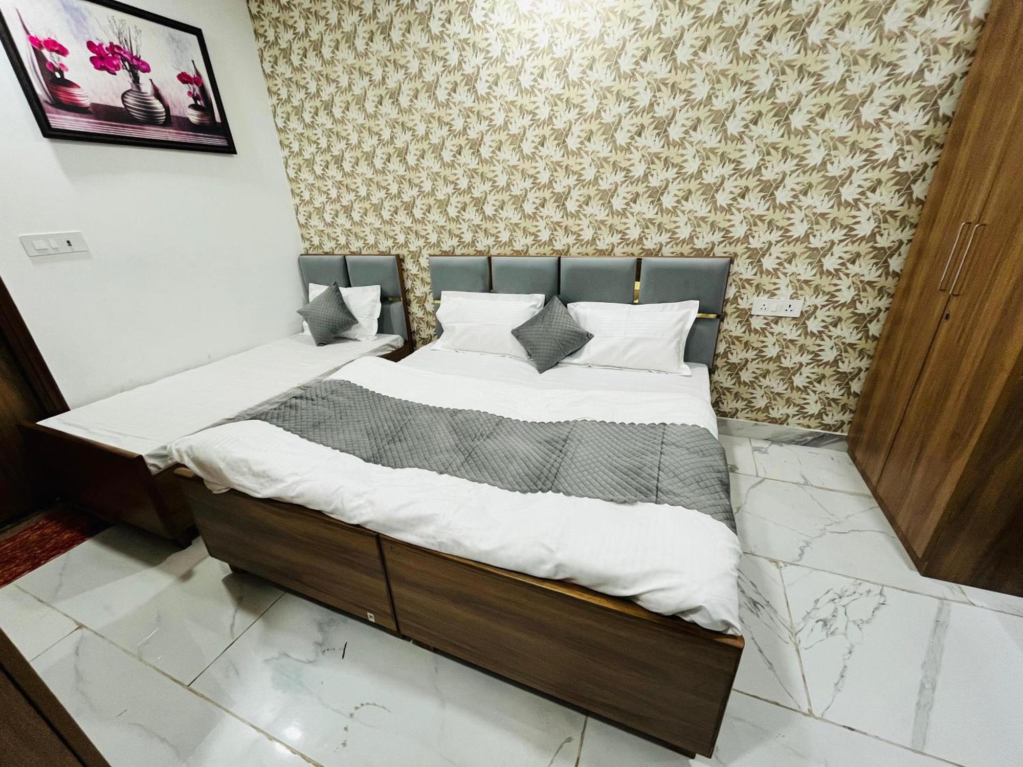 Townhouse Happy Habitat Guest House Greater Noida Esterno foto