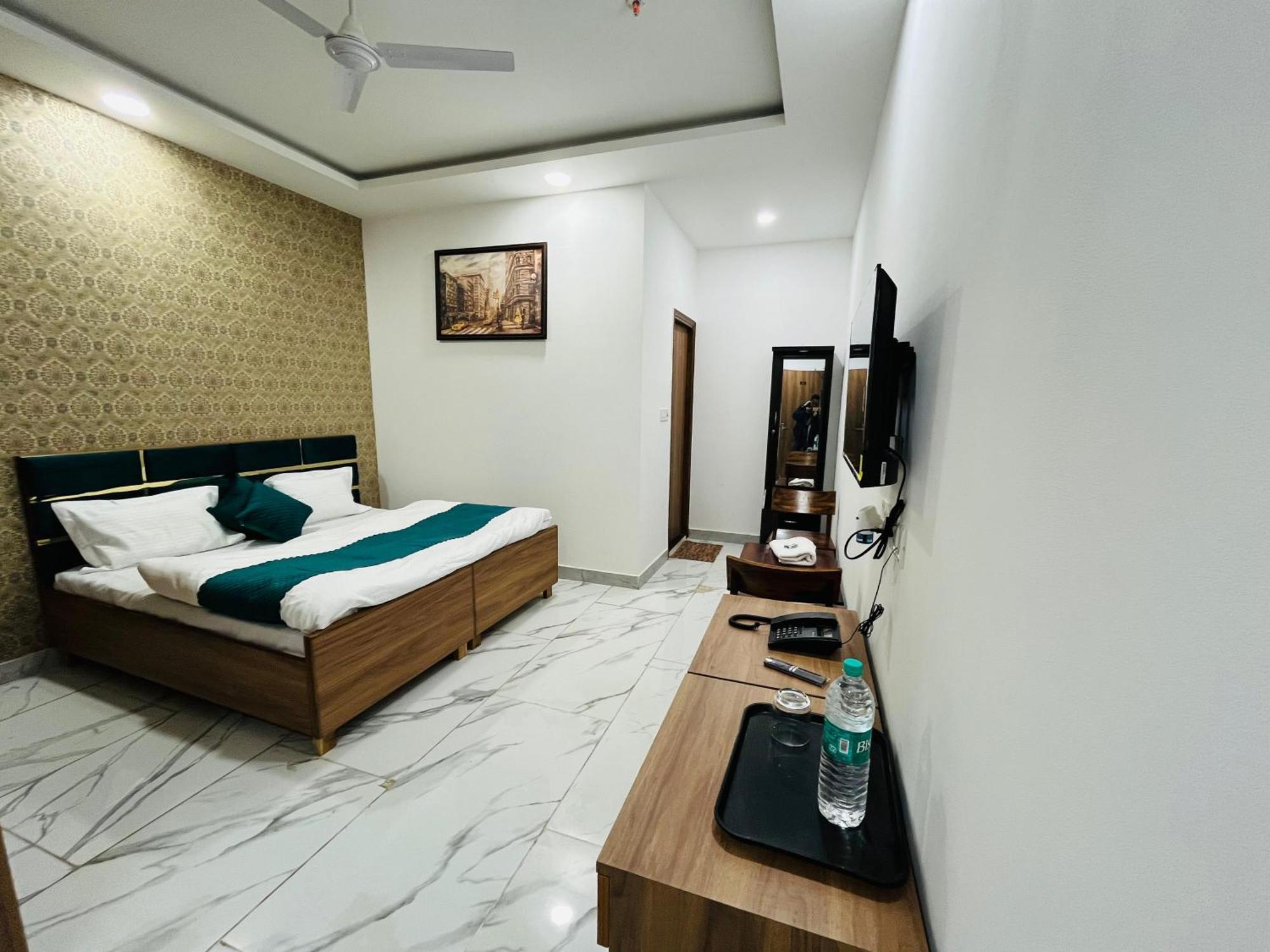 Townhouse Happy Habitat Guest House Greater Noida Esterno foto